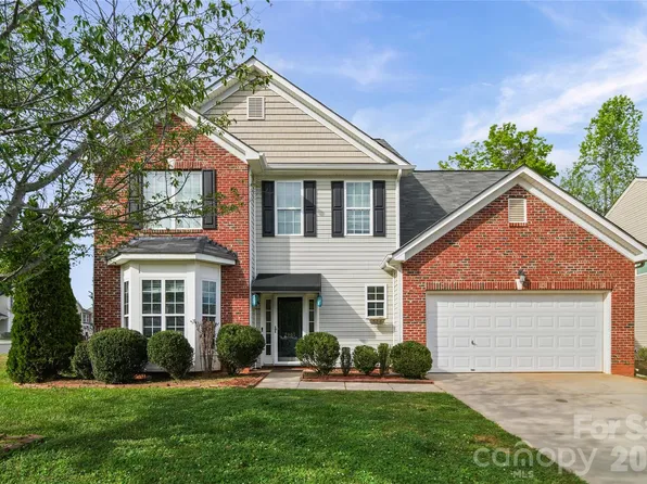 2001 Lake Vista Dr, Mount Holly, NC 28120