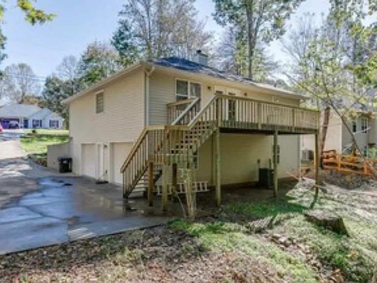 8950 Pine Tree Cir — Photo 2