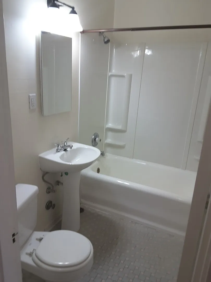 Harrison Apartments — Photo 3