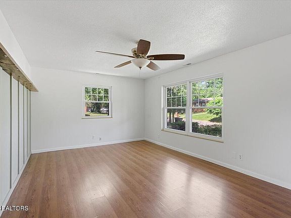 4th image of 3100 NW Sycamore View Ct