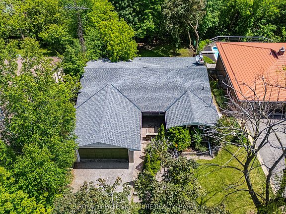 4th image of 209 Burbank Dr