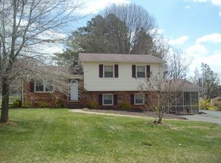 313 Hillcrest Dr, King, NC 27021