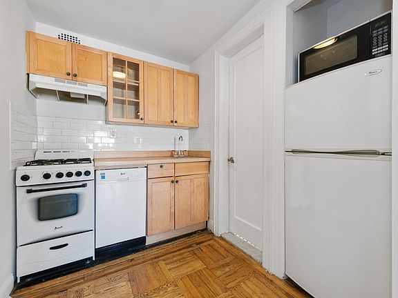 5th image of 55 Montgomery Pl APT 5R