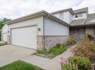 587 Sycamore Cir, Saline, MI 48176