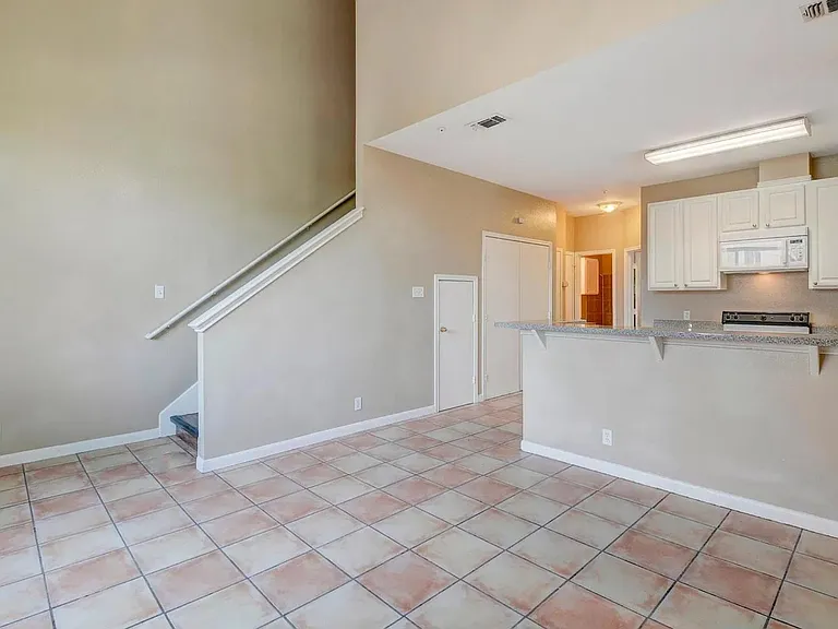 2405 Leon St #201 — Photo 8