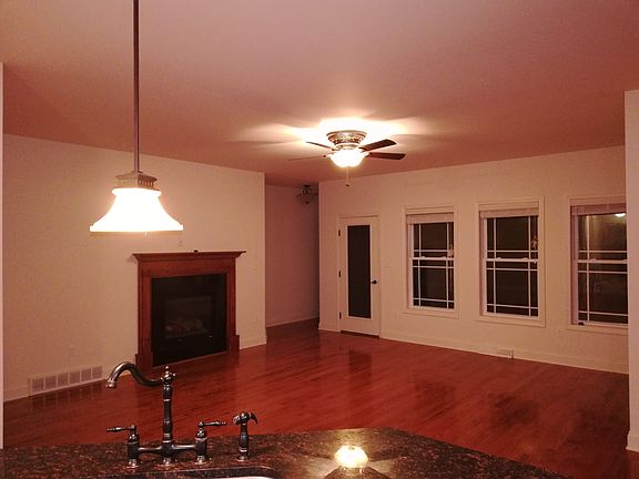 3rd image of 10 Frankie Ln