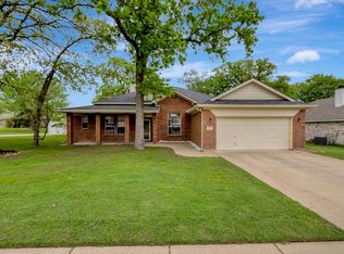 513 Harbor Crest Rd, Azle, TX 76020