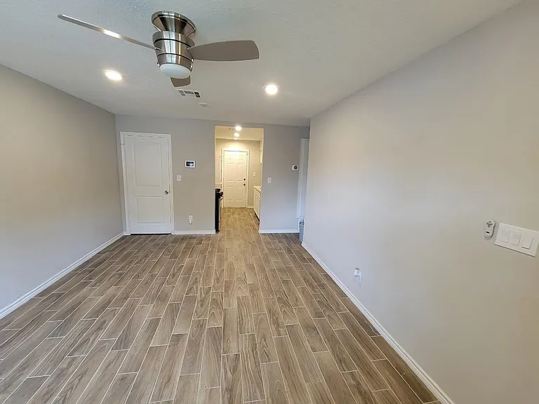 7886 Locksley Rd — Photo 2