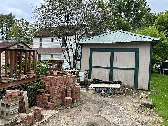 4th image of 511 E Elm St