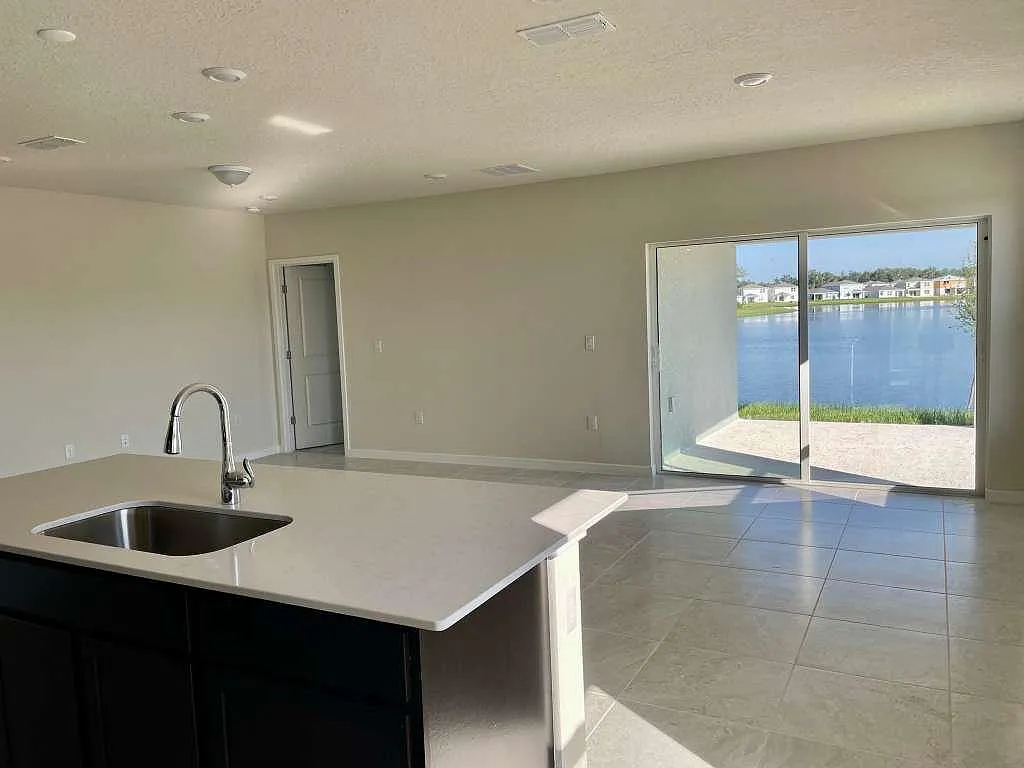 4 bed, 1580 sqft, $2,480 — Photo 2