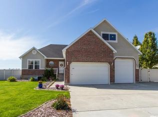 3537 N 3050 W, Farr West, UT 84404