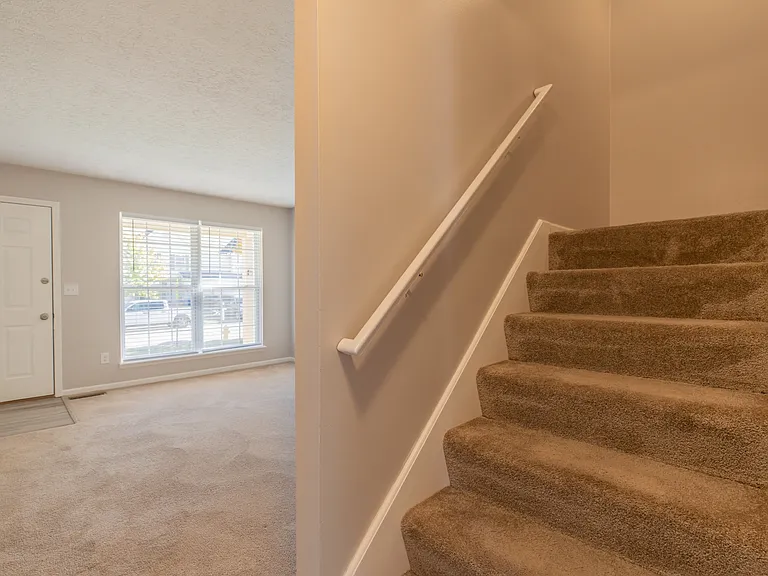 484-486 Applegate Ln #486 — Photo 2
