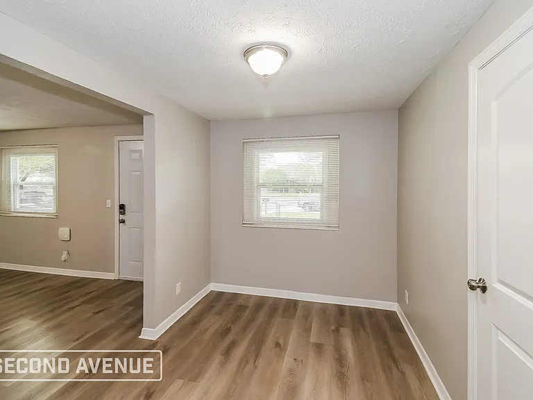 2230 W 11th St — Photo 6