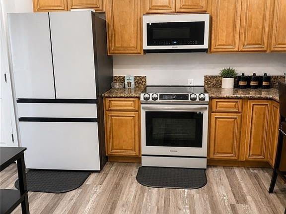 3rd image of 301 Evergreen Hl