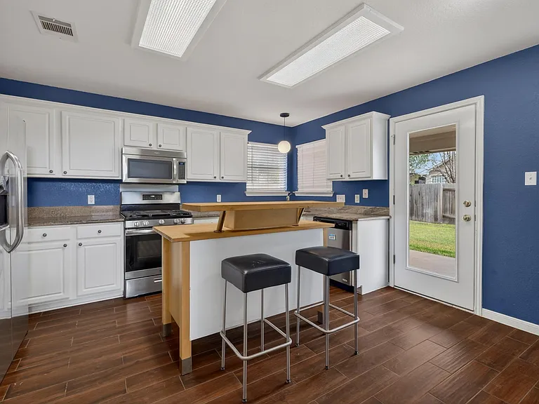907 Settlement Cv — Photo 11