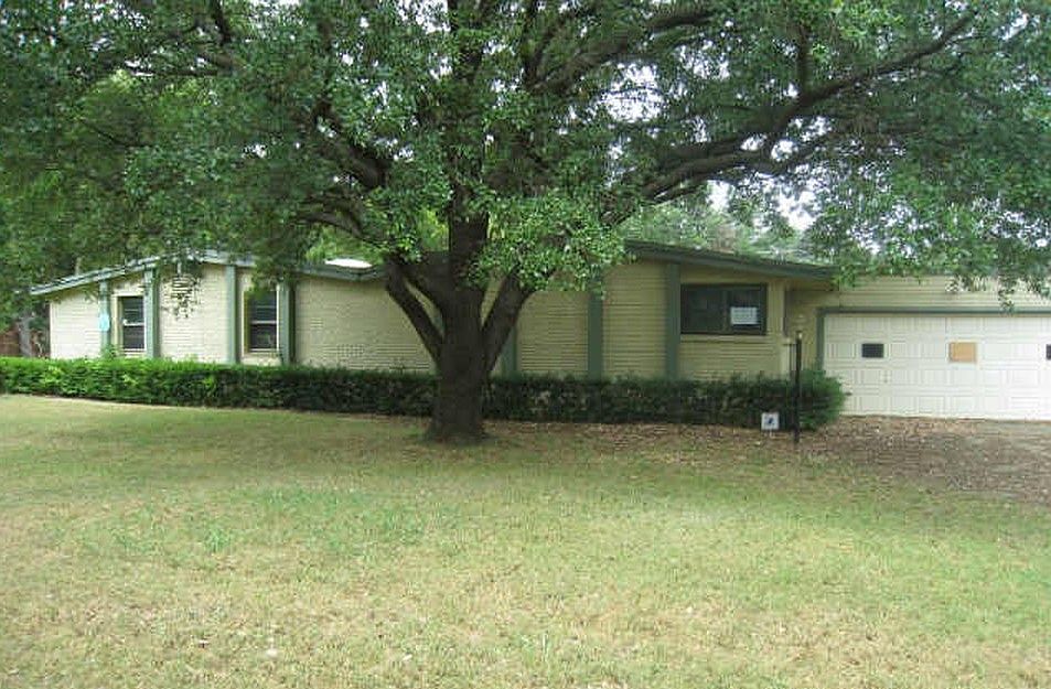 1st image of 10415 Westlawn Dr