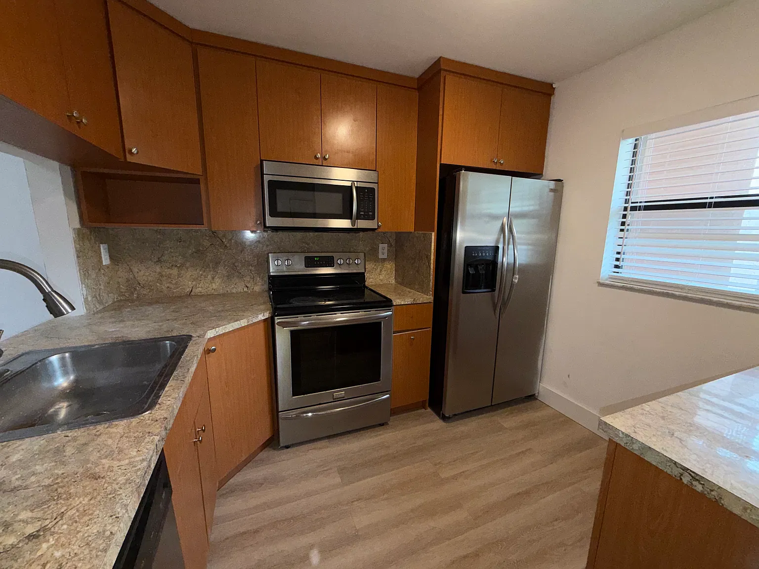 2 bed, 806 sqft, $2,500 — Photo 4