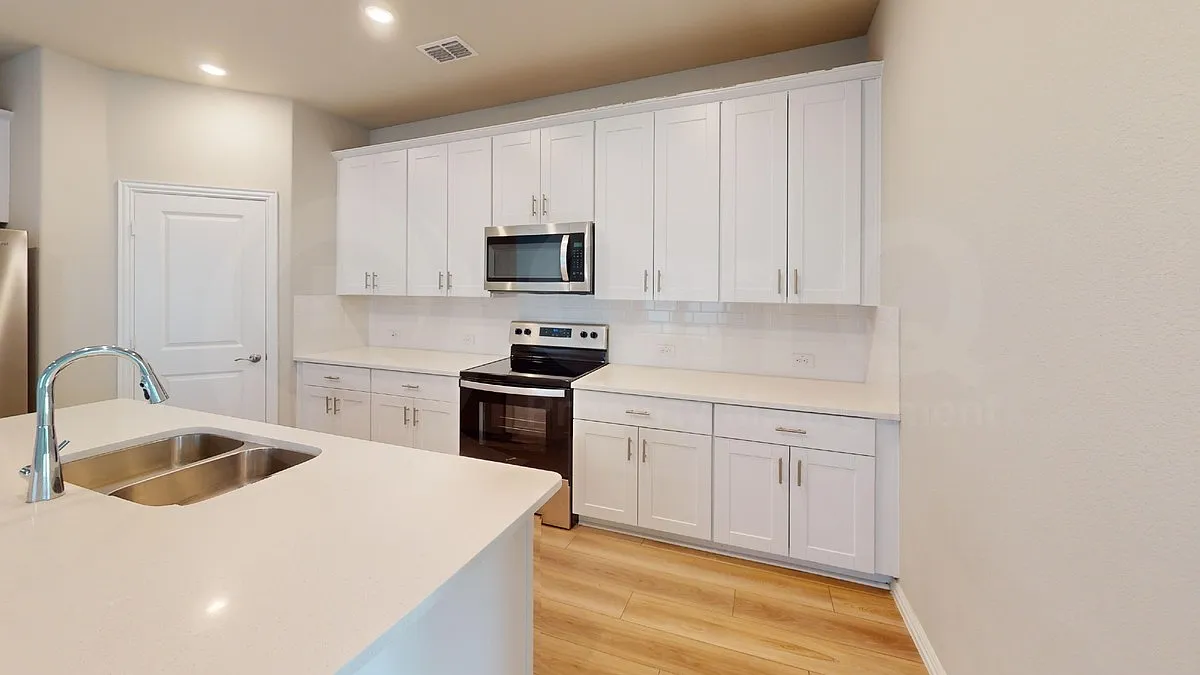 4 bed, 2.5 bath, 2887 sqft, $2,600 — Photo 4