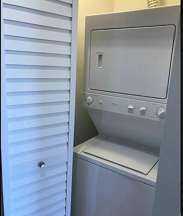 5th image of 1349 N Western Ave APT 2S