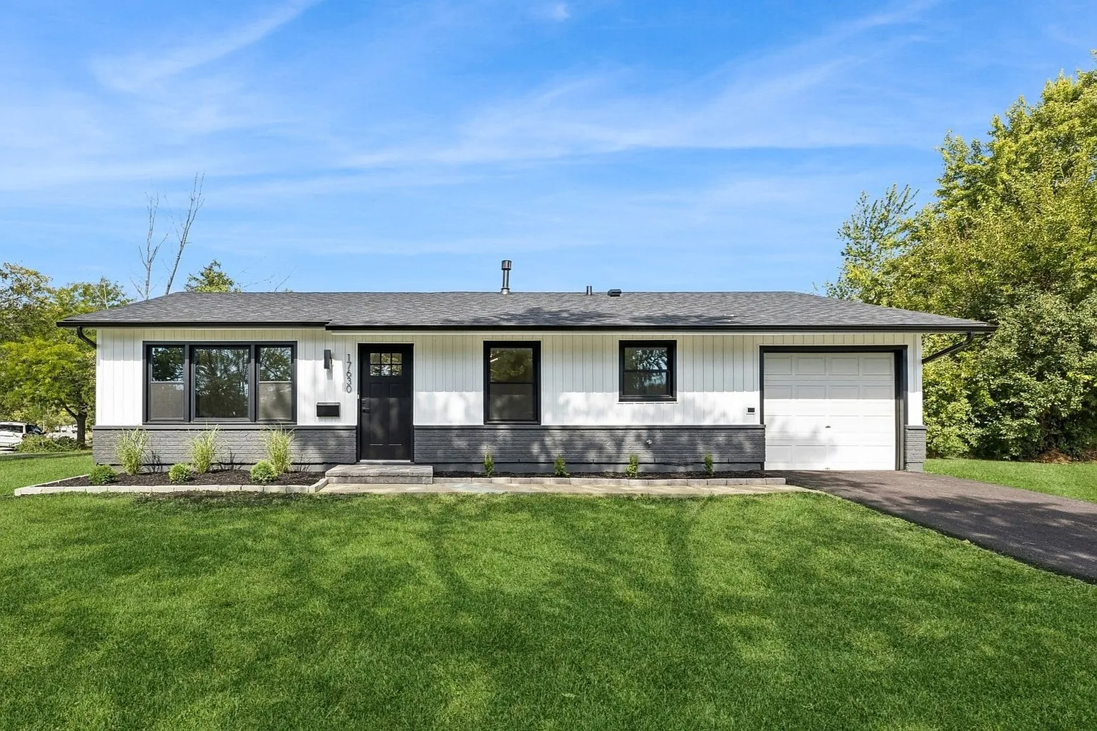 17630 Country Club Ln photo 1