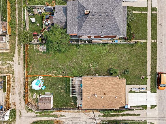 5th image of 2416 Highland Ave