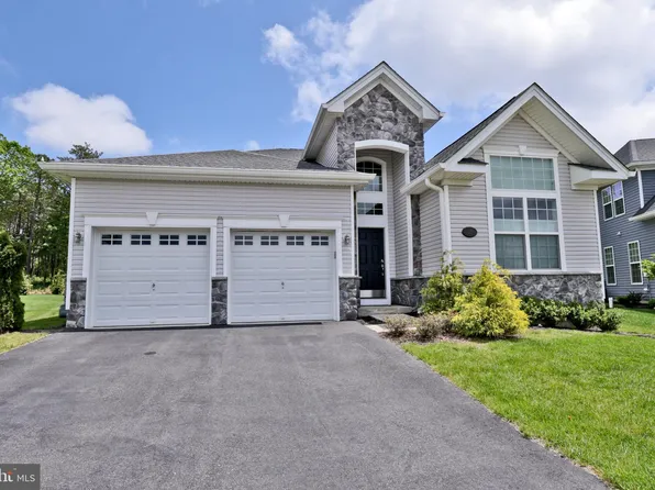 21 Aurora Cir, Barnegat, NJ 08005