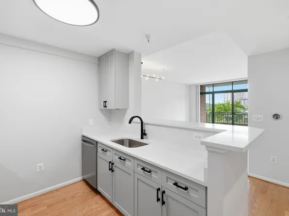 11700 Old Georgetown Rd Unit 214, North Bethesda, MD 20852