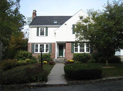 2nd image of 34 Leslie Rd