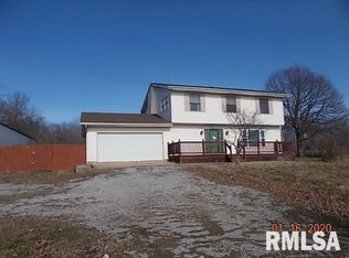 7016 E Hobbes Rd, Woodlawn, IL 62898