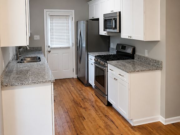 4th image of 110 Chester Ave SE