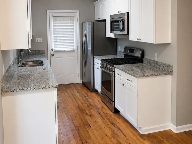 110 Chester Ave SE — Photo 4