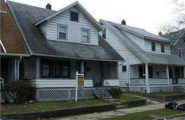1st image of 913 E 22nd St