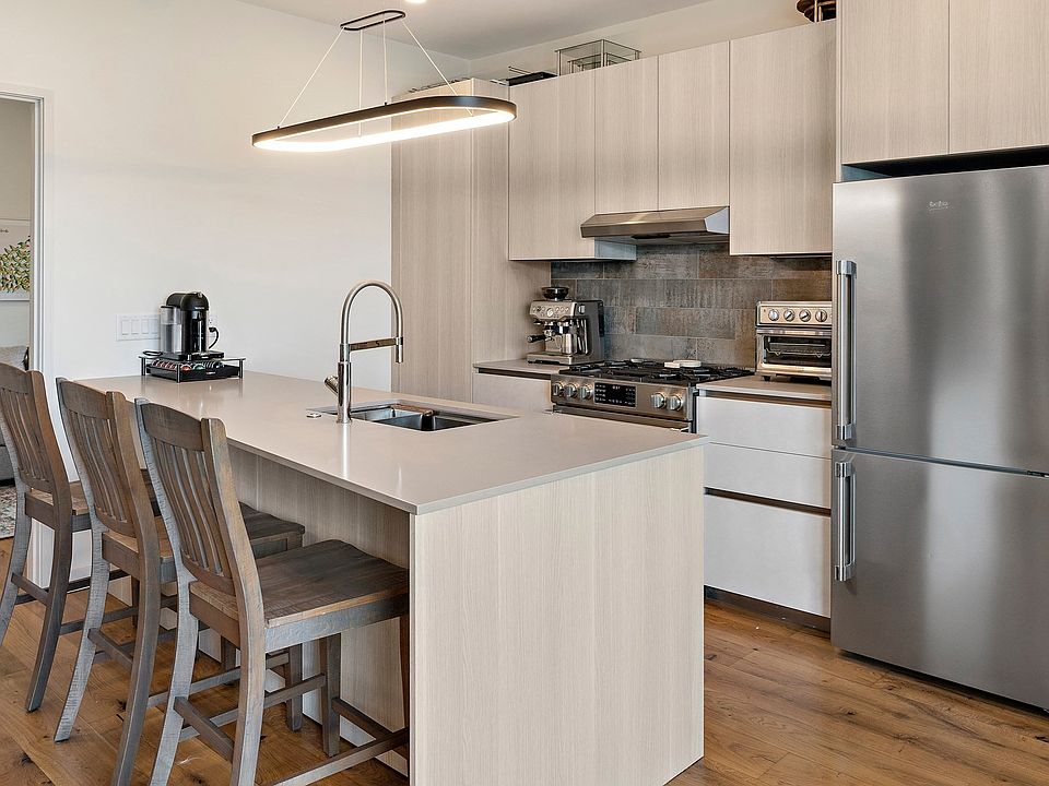 1st image of 211 Condor St #8