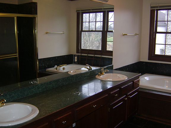 5th image of 5805 Medallion Dr E