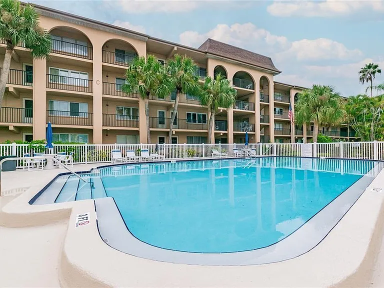 2525 W Bay Dr #C10 — Photo 3