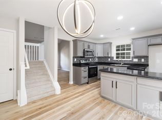 136 Mangum Cir, Mooresville, NC 28117