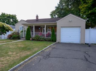 33-08 Hamilton Rd, Fair Lawn, NJ 07410