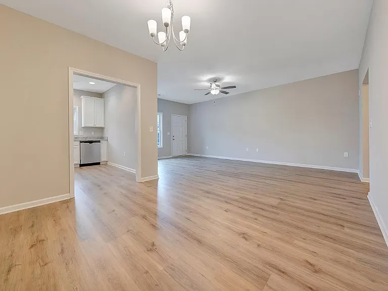 915 Holland Loop NW — Photo 8