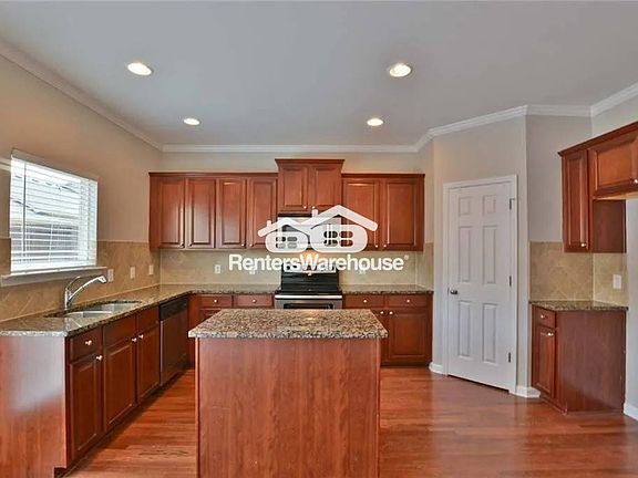 2nd image of 3019 Liberty Way NW