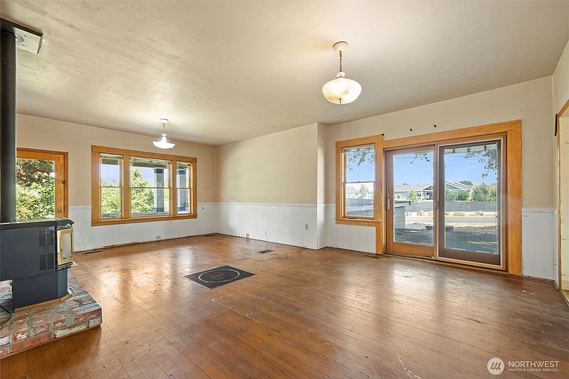 5th image of 2924 Cottonwood Road