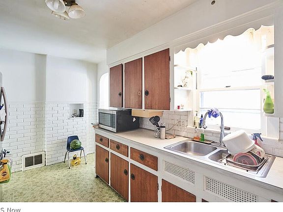 5th image of 1569 Bond St