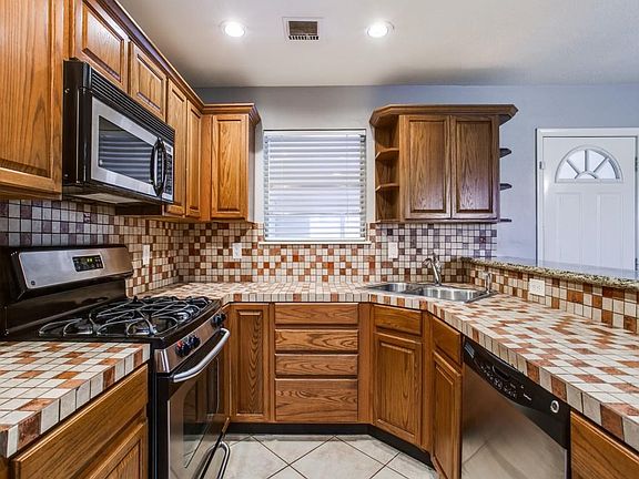3rd image of 635 Classen Dr