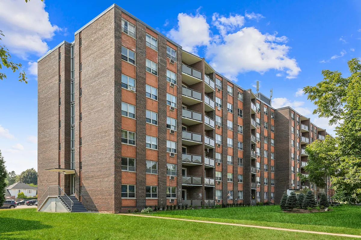 Edinburgh Manor Apartments — Photo 2