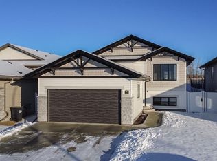 7 W Thayer Close, Red Deer, AB T4P 0W7