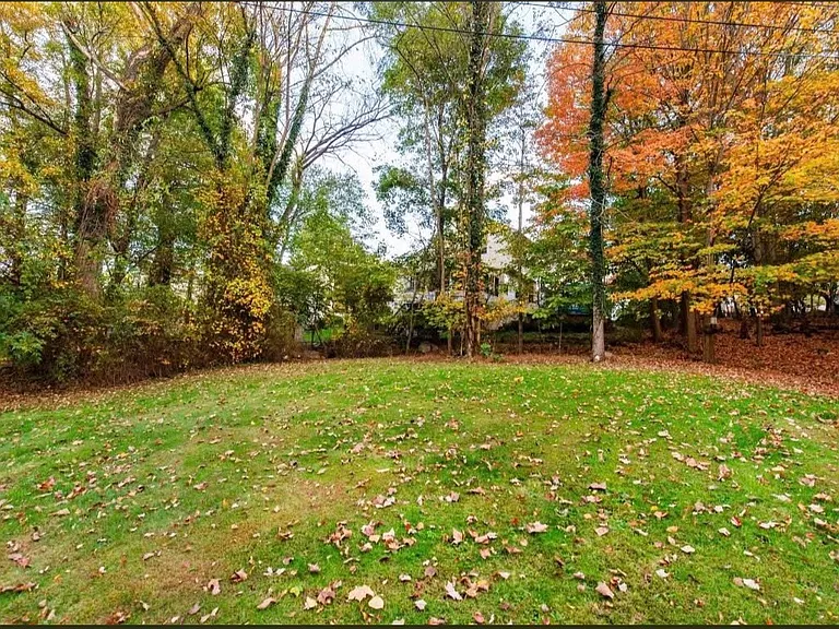 3 Undercliff Ln — Photo 3