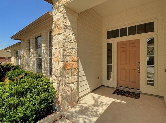4th image of 800 Abbeyglen Castle Dr