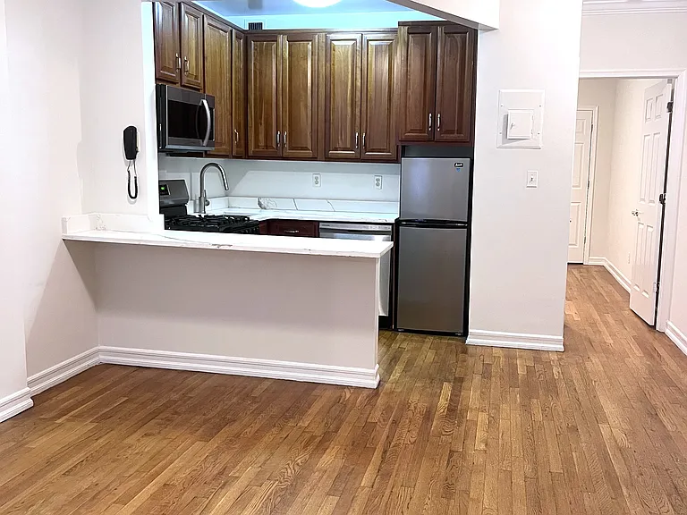 210 W 104th St #6W — Photo 2