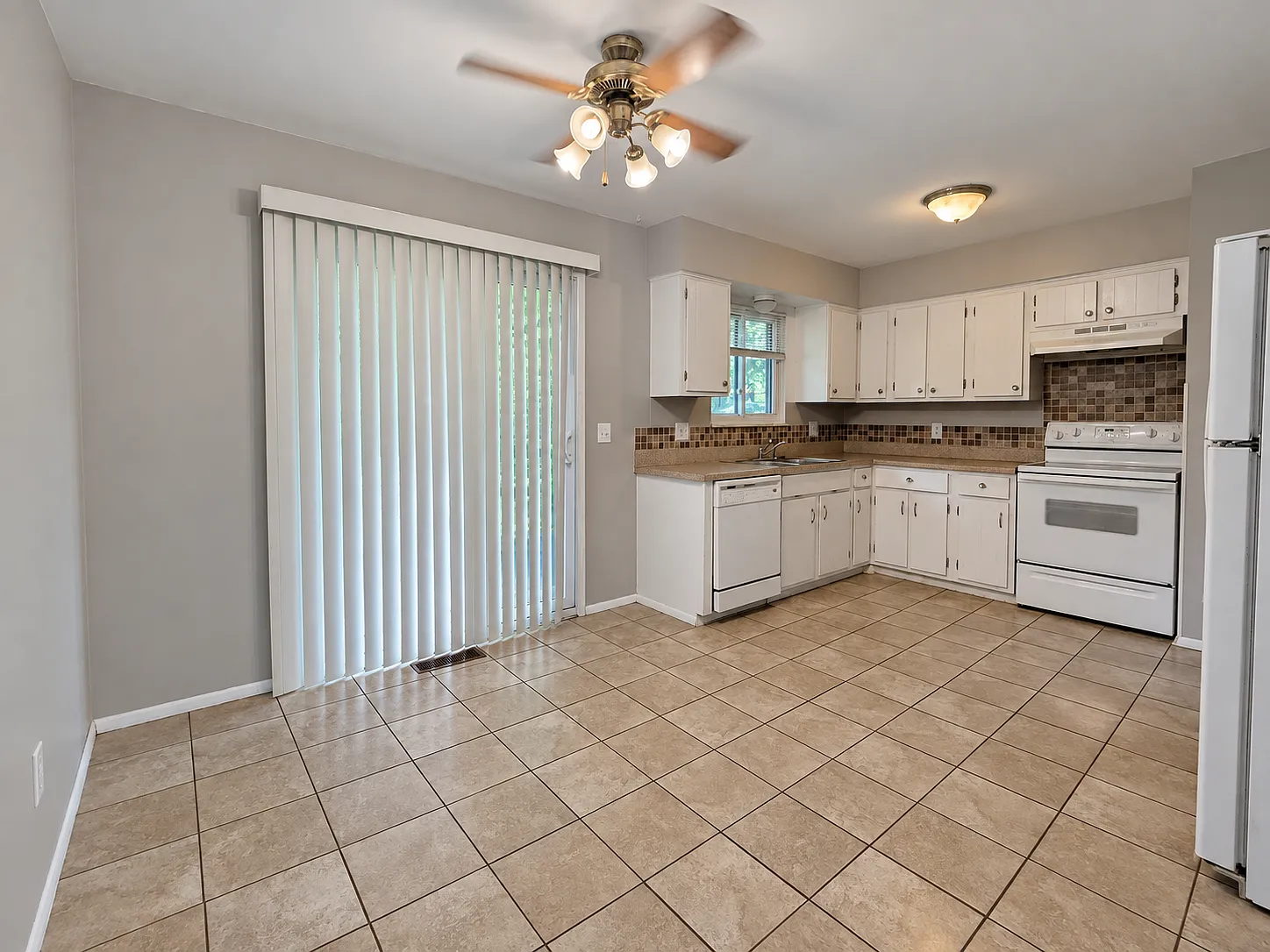2 bed, 1.5 bath, 1200 sqft, $1,500 — Photo 3