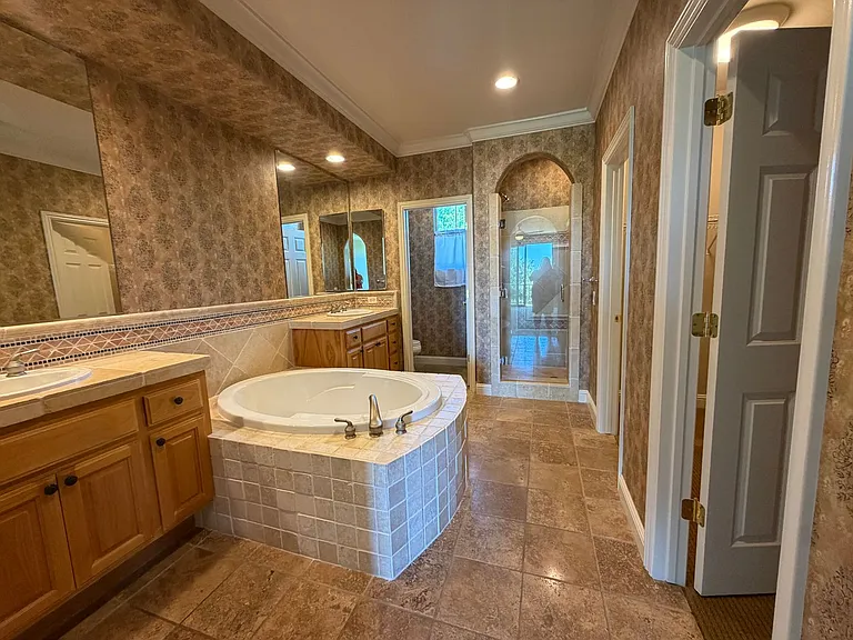 1014 Gamay Dr — Photo 11