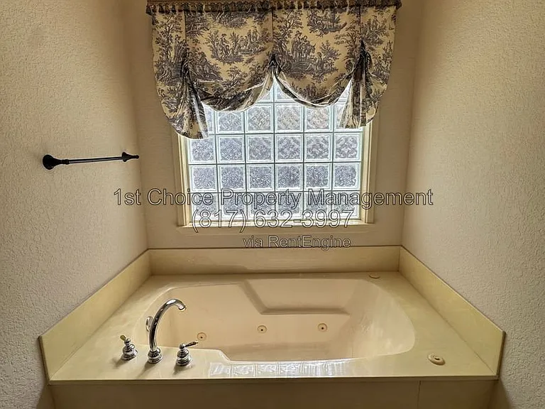 6376 Newport Ct — Photo 40